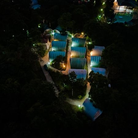 Mookanana Resort Hassan Exterior foto